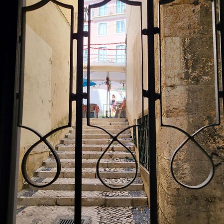 Alfama Apartments Services Lisbon Bagian luar foto