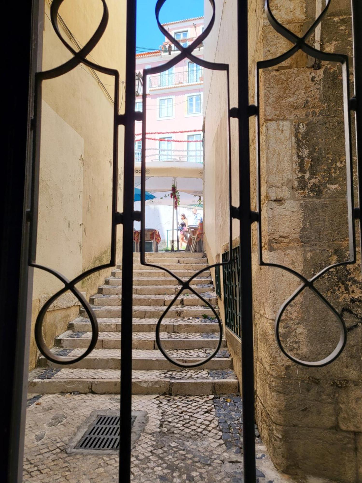 Alfama Apartments Services Lisbon Bagian luar foto